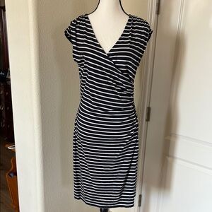 Ann Taylor Navy and White Striped Dress Medium. EUC 🌺